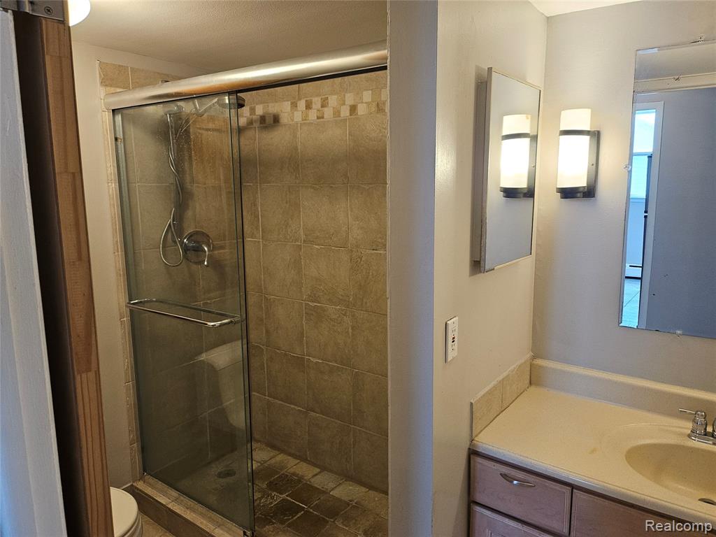 1605 Cass Lake Road, Unit 20 Keego Harbor, MI 48320 - Photo 9 of 15