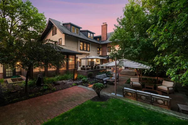 $2,695,000 | 2204 West Lake Of The Isles Parkway, Minneapolis, MN 55405