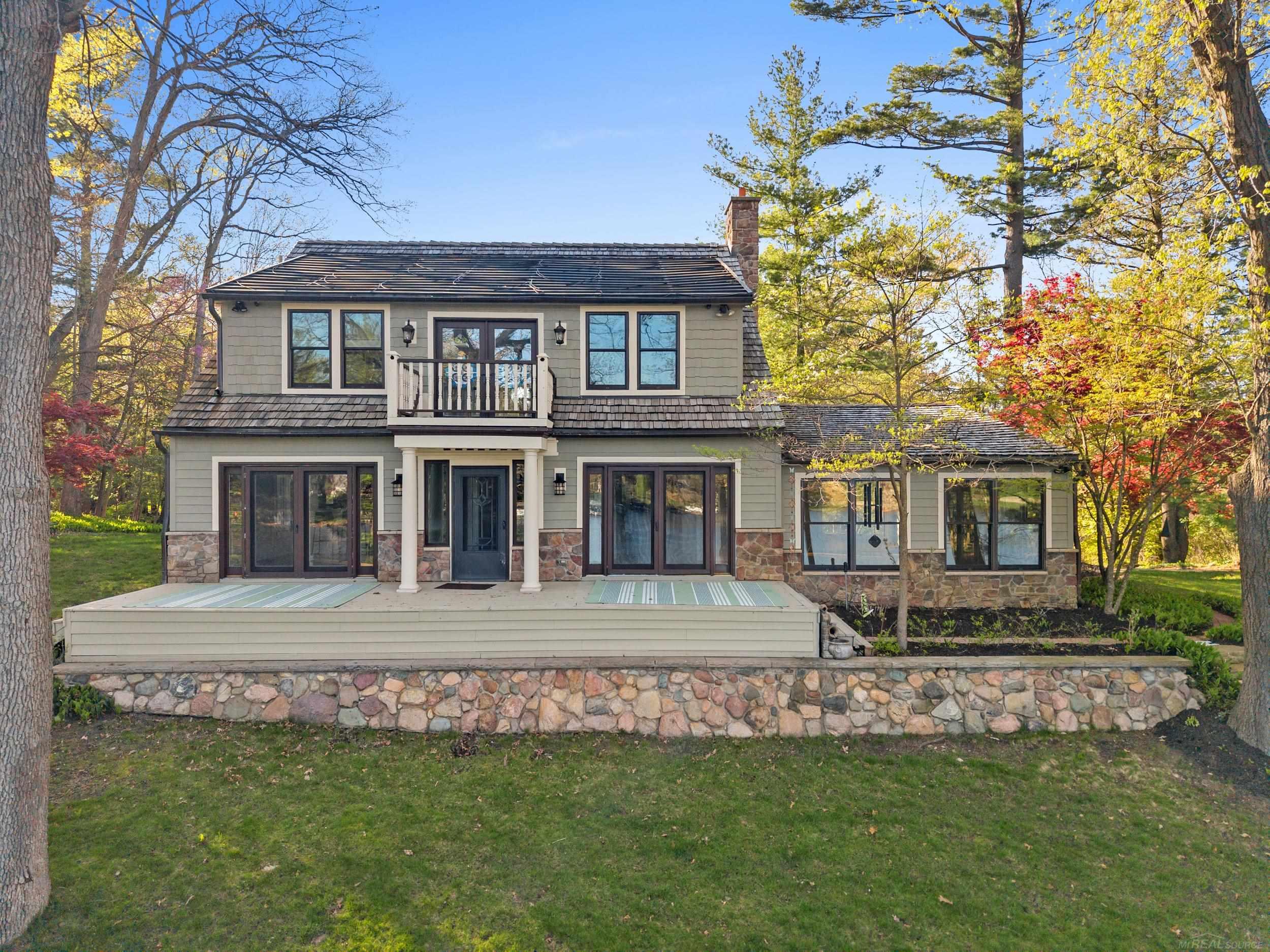1071 Nakomis Road Lake Orion, MI 48362 - Photo 1 of 71