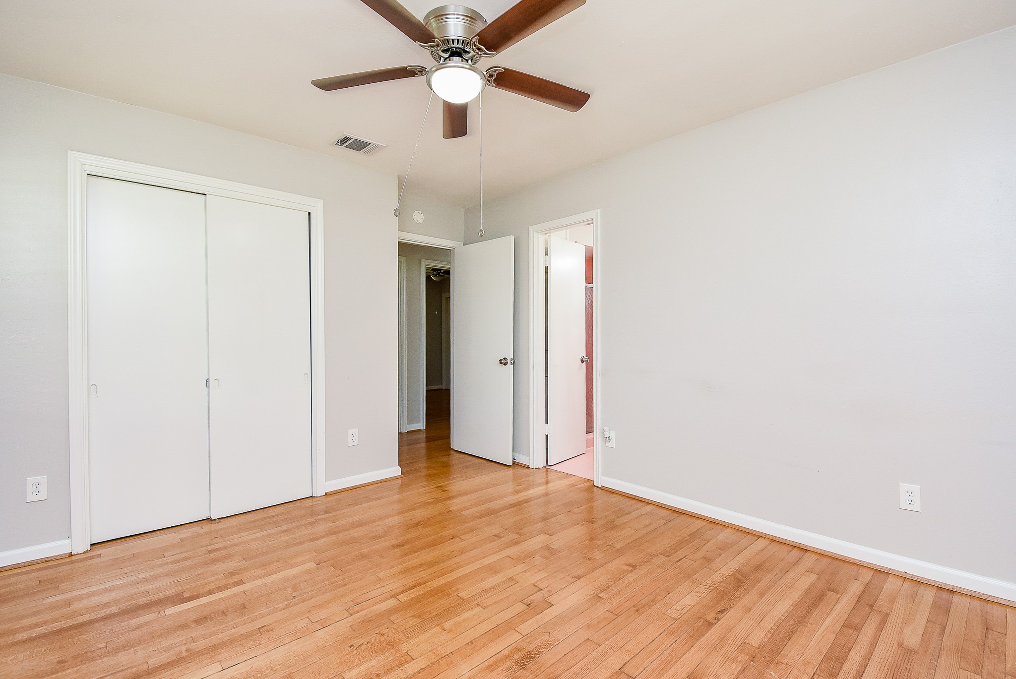 7901 Ridgeview Drive Houston, TX 77055 - Photo 16 of 37 an empty room with wooden floor a ceiling fan and closet area