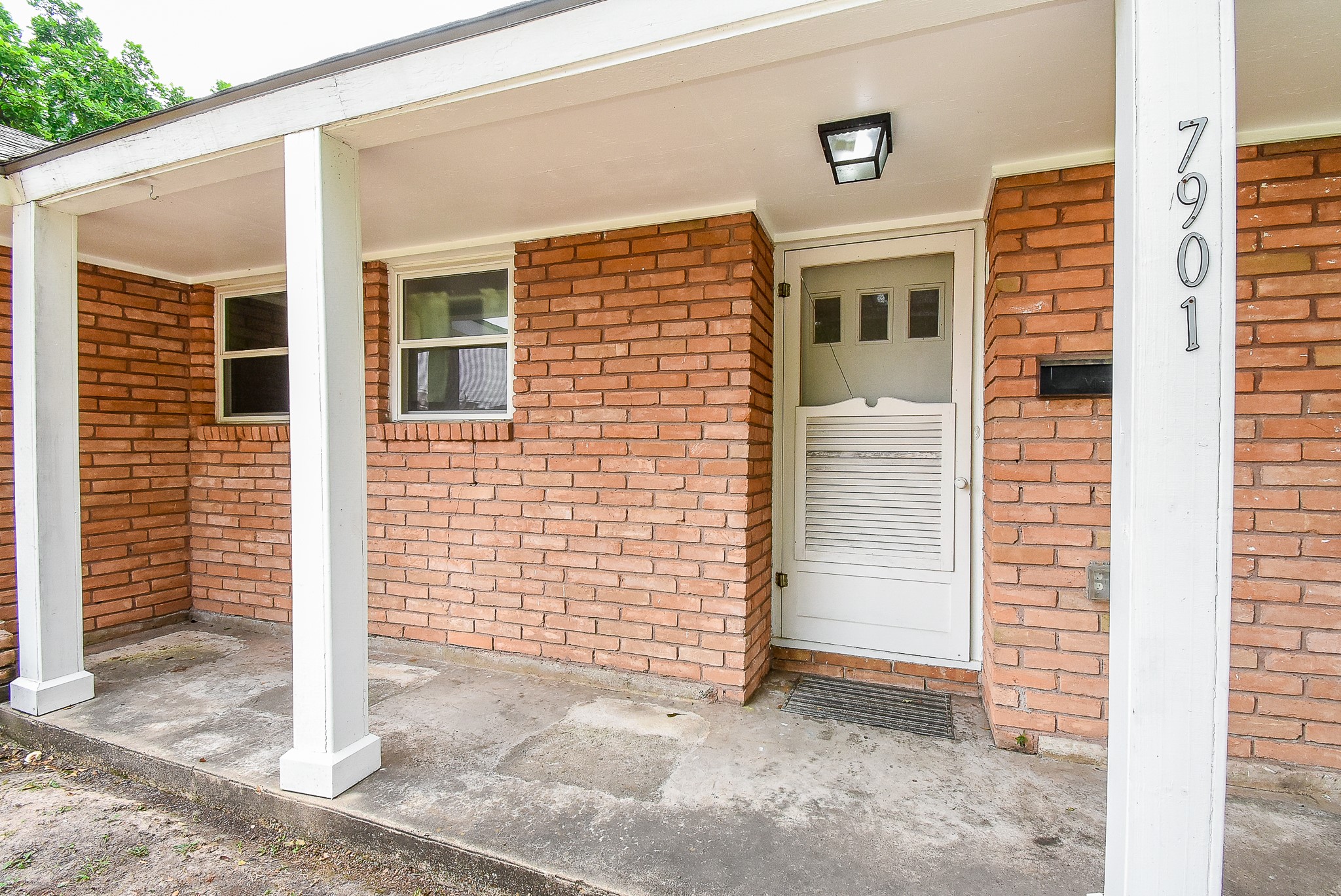 7901 Ridgeview Drive Houston, TX 77055 - Photo 2 of 37 a view of front door of a house
