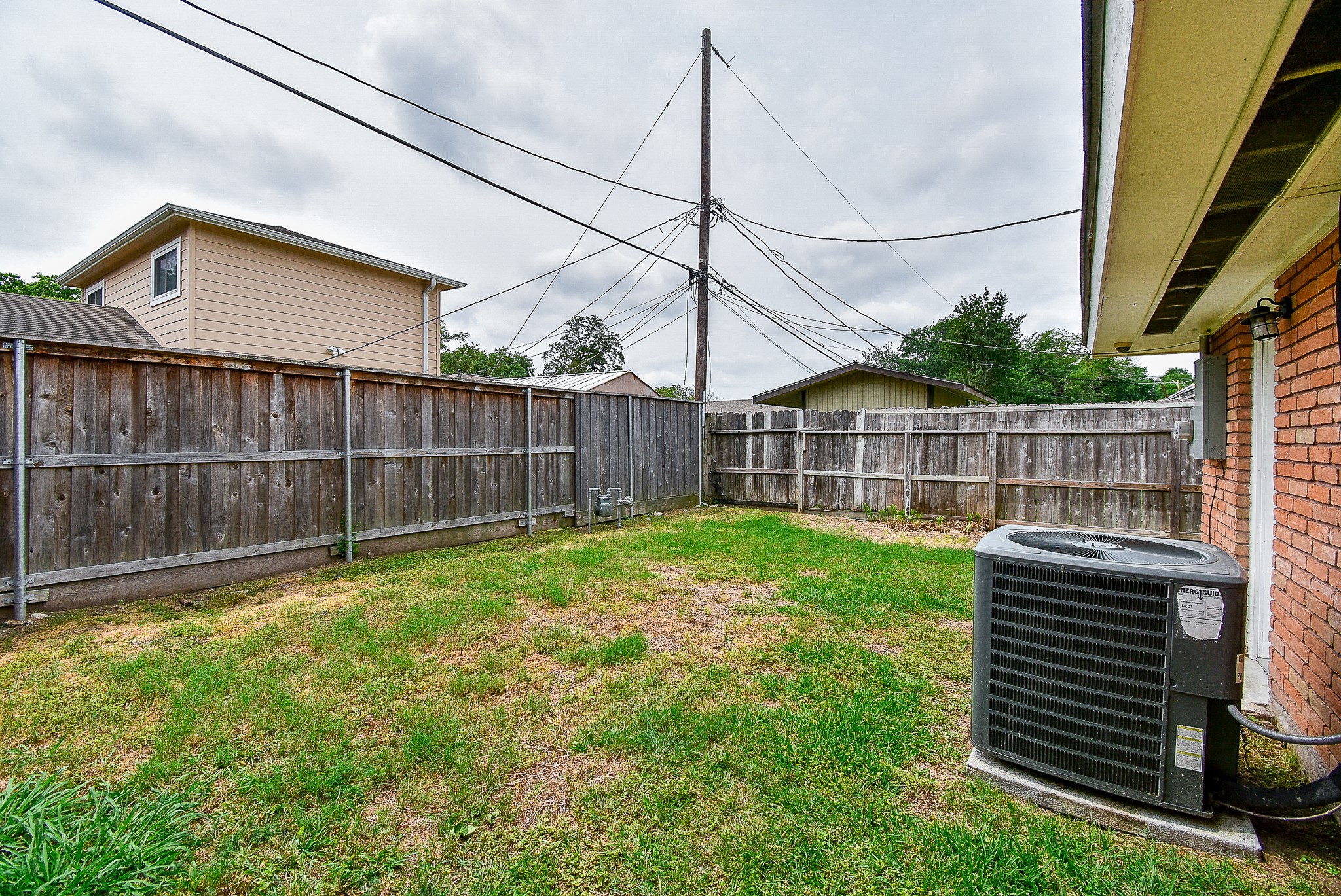 7901 Ridgeview Drive Houston, TX 77055 - Photo 27 of 37 a view of a backyard with a garden