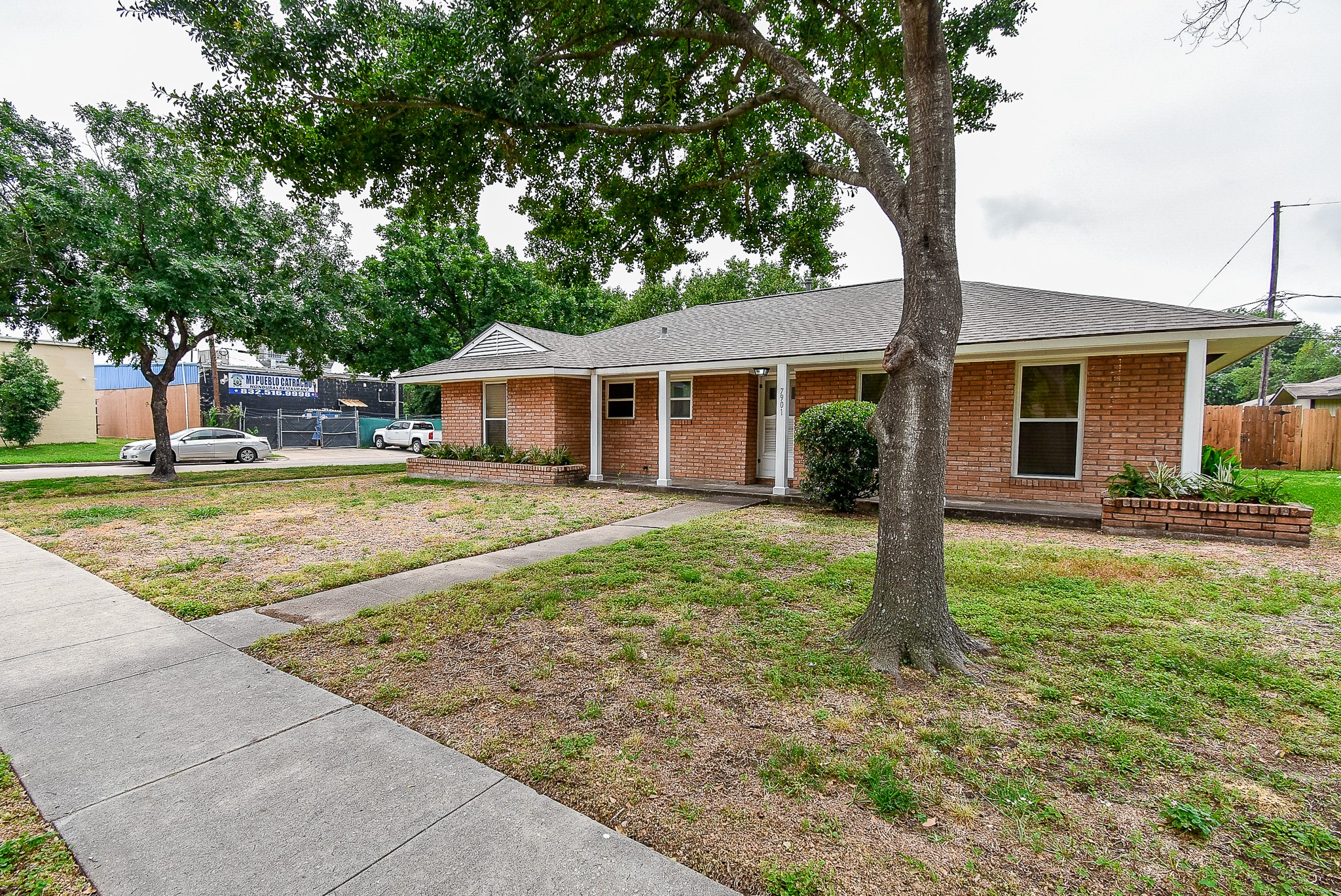 7901 Ridgeview Drive Houston, TX 77055 - Photo 30 of 37 front view of a house with a yard