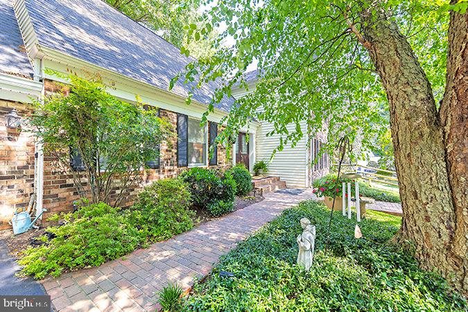 5131 Pheasant Ridge Road Fairfax, VA 22030 - Photo 9 of 61 Gallery Image 9
