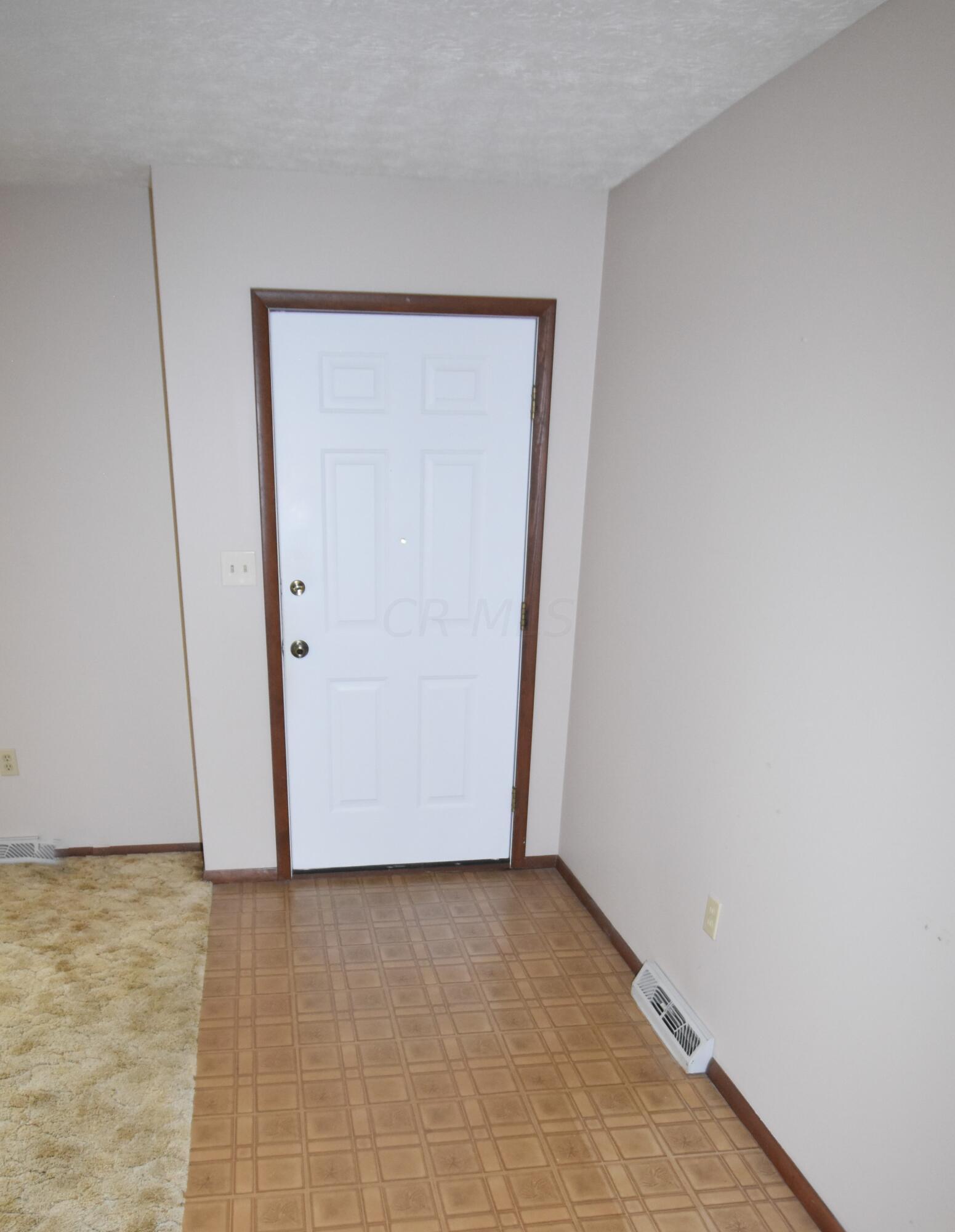 808 Cheshire Road Sunbury, OH 43074 - Photo 2 of 29 Foyer | Entry Hall