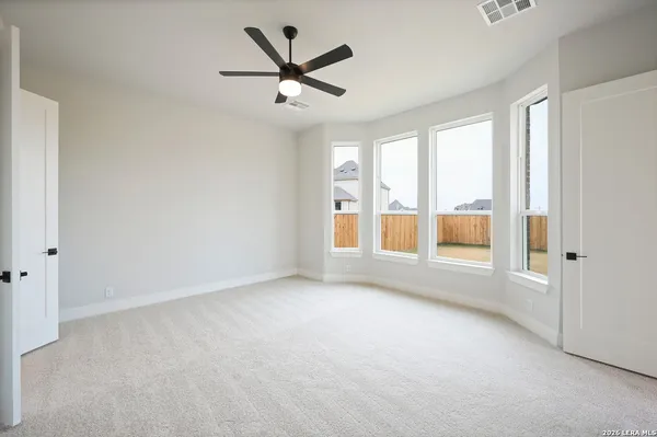 $563,542 | 152 Lacey Oak, Castroville, TX 78009