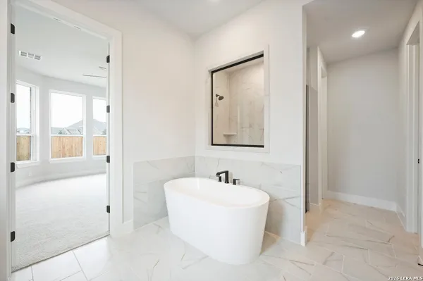 $563,542 | 152 Lacey Oak, Castroville, TX 78009