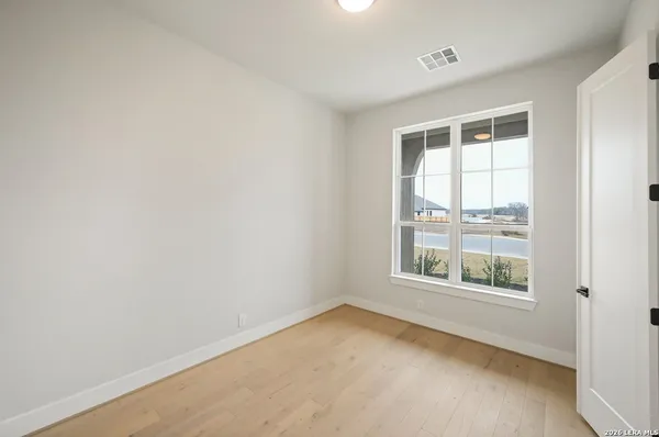 $563,542 | 152 Lacey Oak, Castroville, TX 78009