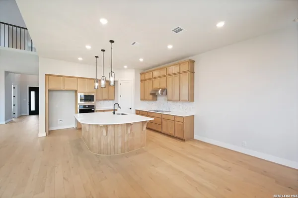 $563,542 | 152 Lacey Oak, Castroville, TX 78009