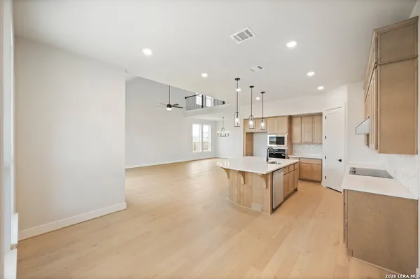 $563,542 | 152 Lacey Oak, Castroville, TX 78009