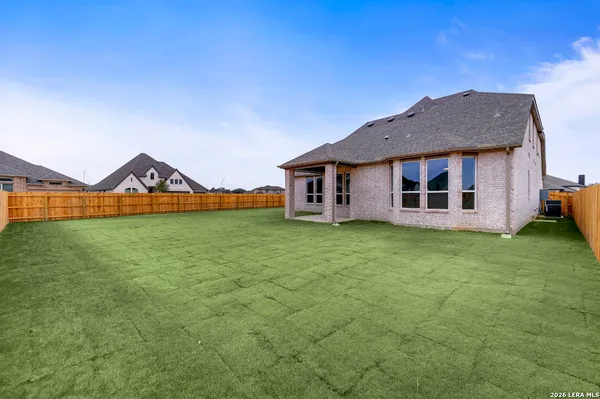 $563,542 | 152 Lacey Oak, Castroville, TX 78009