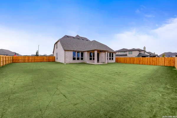 $563,542 | 152 Lacey Oak, Castroville, TX 78009
