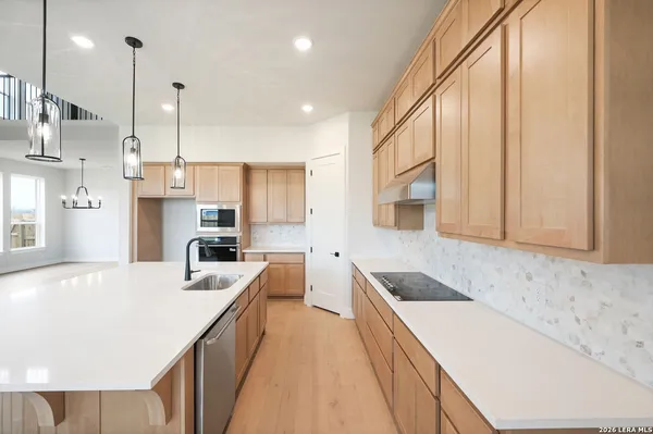 $563,542 | 152 Lacey Oak, Castroville, TX 78009