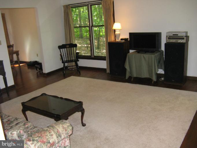 159 Leppo Road Westminster, MD 21158 - Photo 21 of 30 Living Room