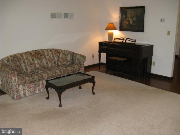 159 Leppo Road Westminster, MD 21158 - Photo 5 of 30 Living Room