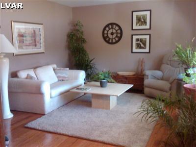 3409 Bridlepath Road Easton, PA 18045 - Photo 8 of 19 Living room