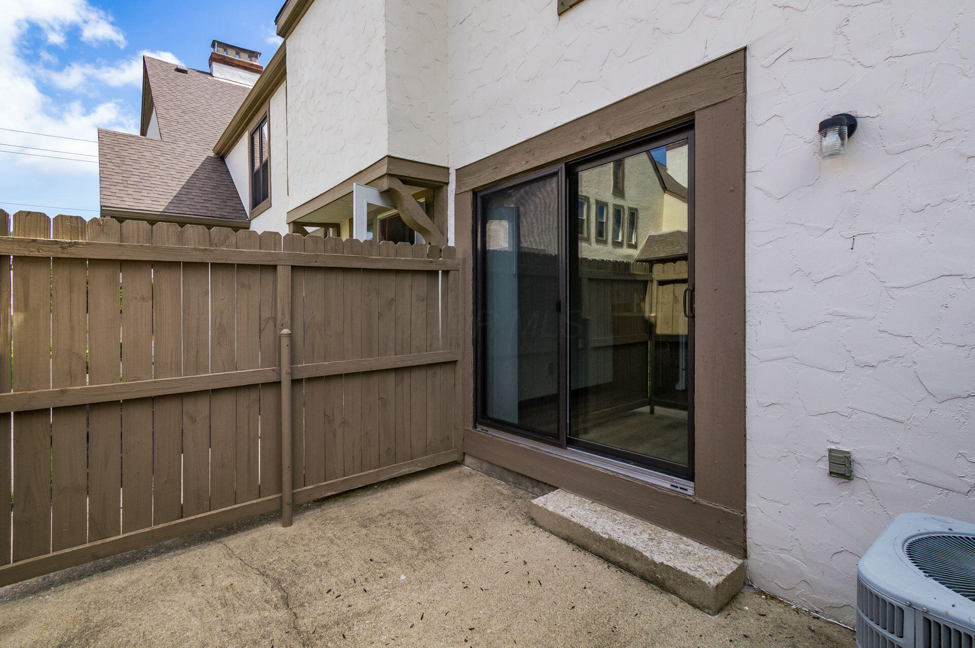 432 Edinburgh Road Dublin, OH 43017 - Photo 20 of 20 Enclosed Back Patio