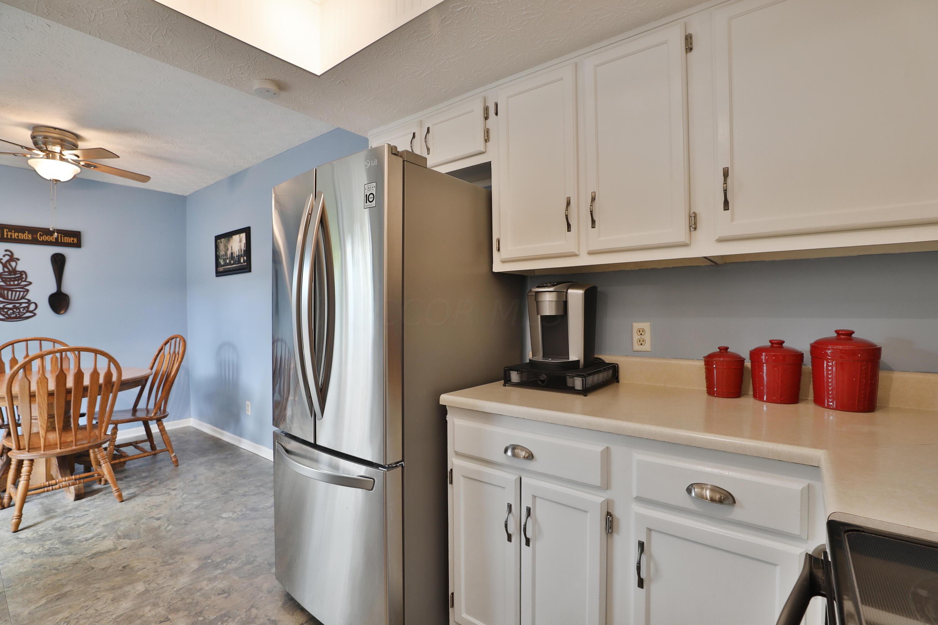 5365 Reed Road Columbus, OH 43235 - Photo 13 of 37 Eat-In Kitchen