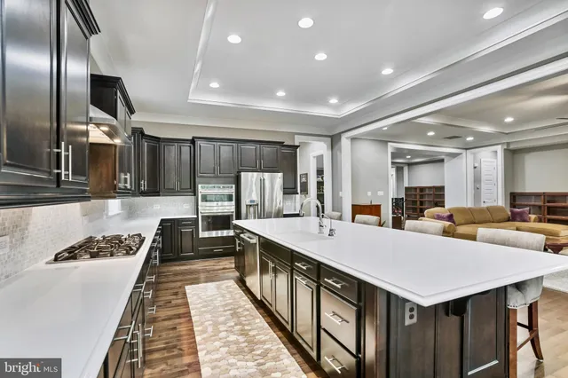 a large kitchen with kitchen island a large island in it