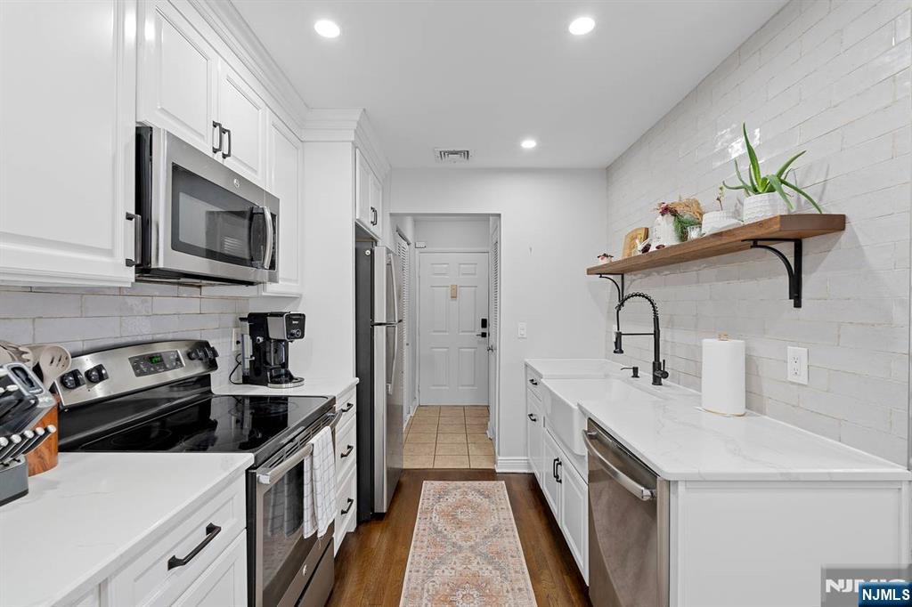 555 Riverside Avenue, Unit 12 Rutherford, NJ 07070 - Photo 11 of 25 Gallery Image 11