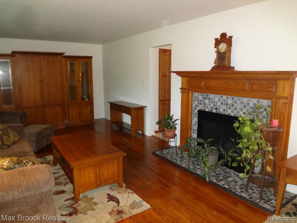 4740 West Maple Road Bloomfield Hills, MI 48301 - Photo 7 of 14 Fireplace in Living Room