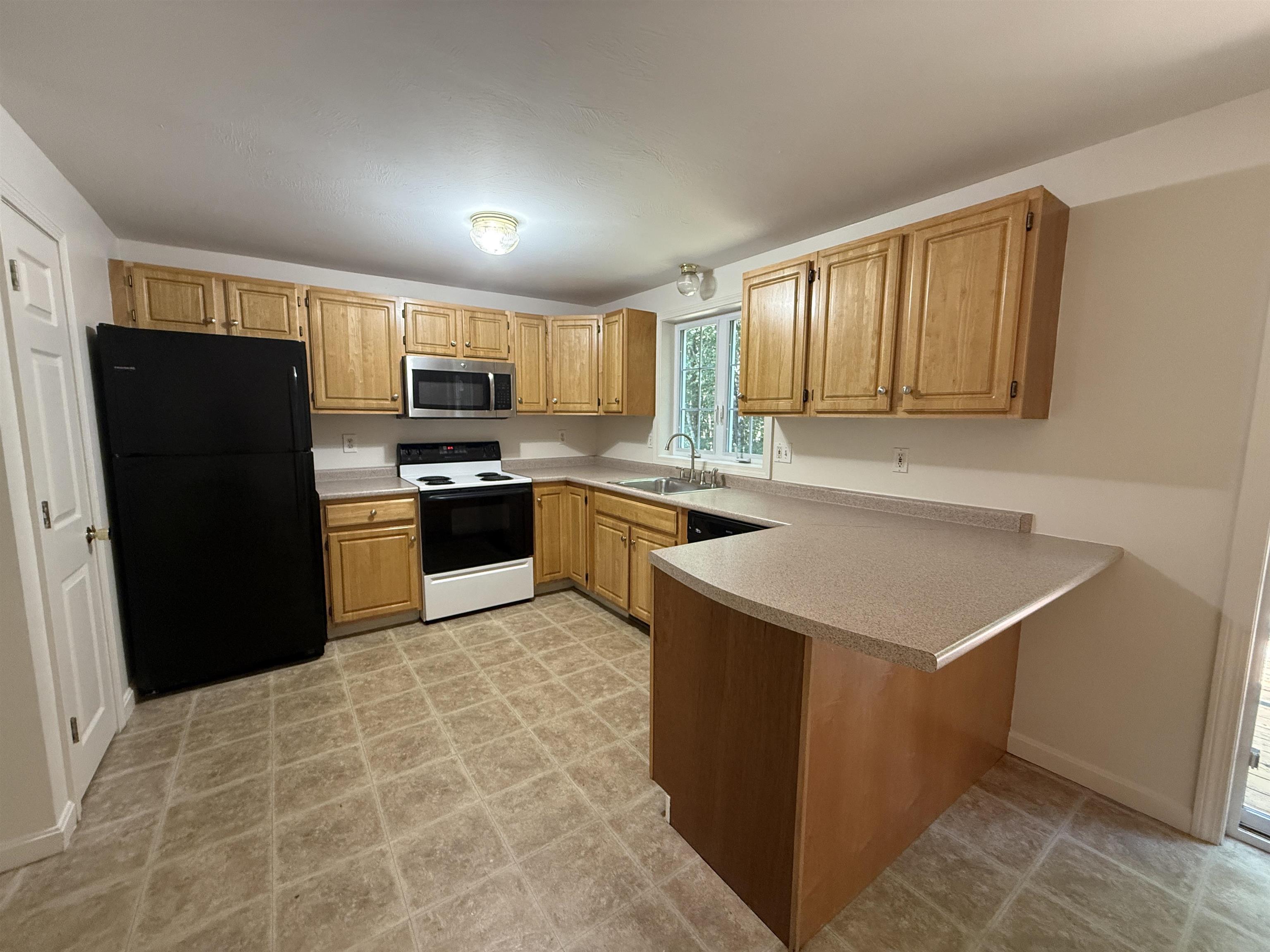 144 Main Street, Unit 3 Fremont, NH 03044 - Photo 6 of 25