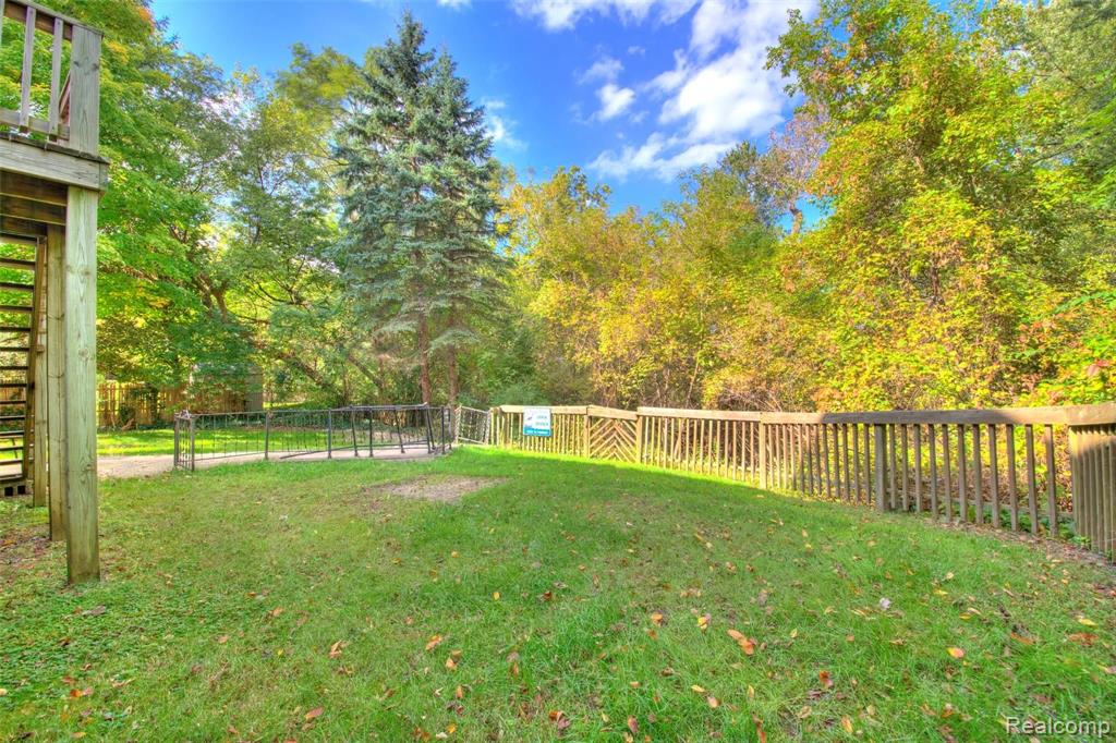 29214 Dresden Street Farmington Hills, MI 48336 - Photo 46 of 49