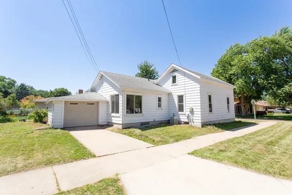 $174,900 | 2022 15th Street, Monroe, WI 53566