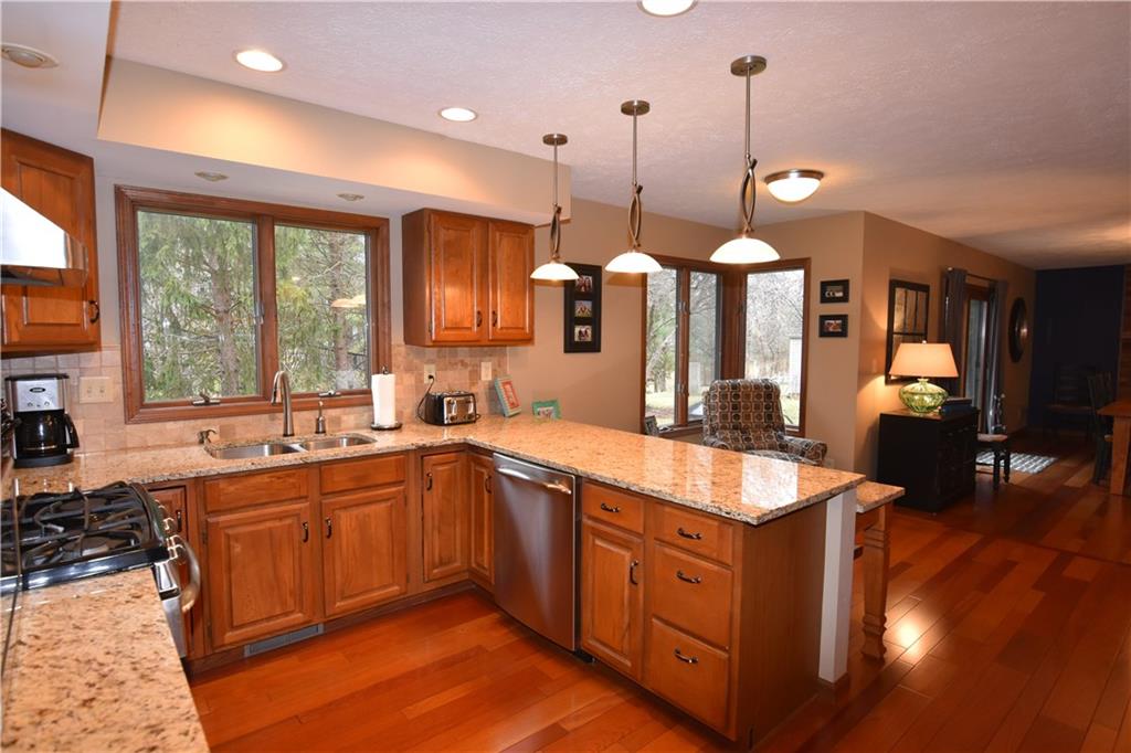 682 Ridgeview Lane Columbus, IN 47201 - Photo 5 of 18 Gallery Image 5