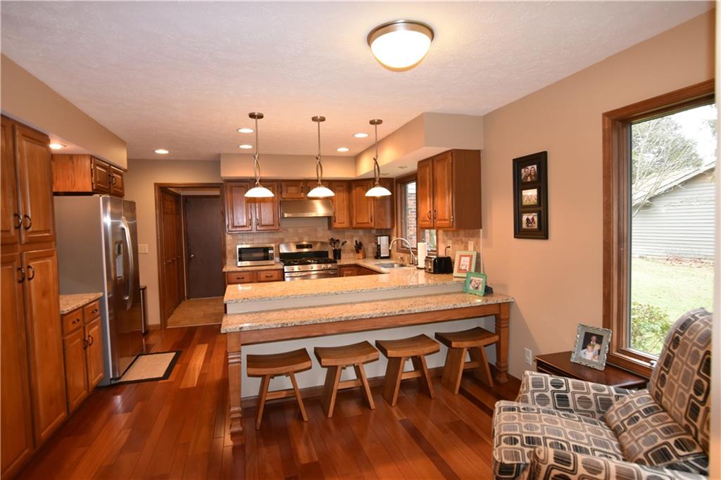 682 Ridgeview Lane Columbus, IN 47201 - Photo 6 of 18 Gallery Image 6