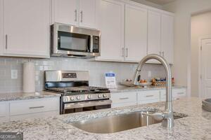 404 Satilla Court Locust Grove, GA 30248 - Photo 8 of 33