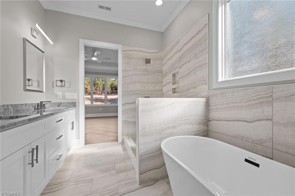 1168 Riverside Drive Lexington, NC 27292 - Photo 21 of 50 Separate Tub and Shower!