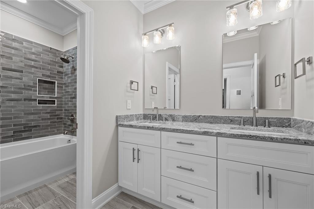 1168 Riverside Drive Lexington, NC 27292 - Photo 34 of 50 2nd level Full Bath