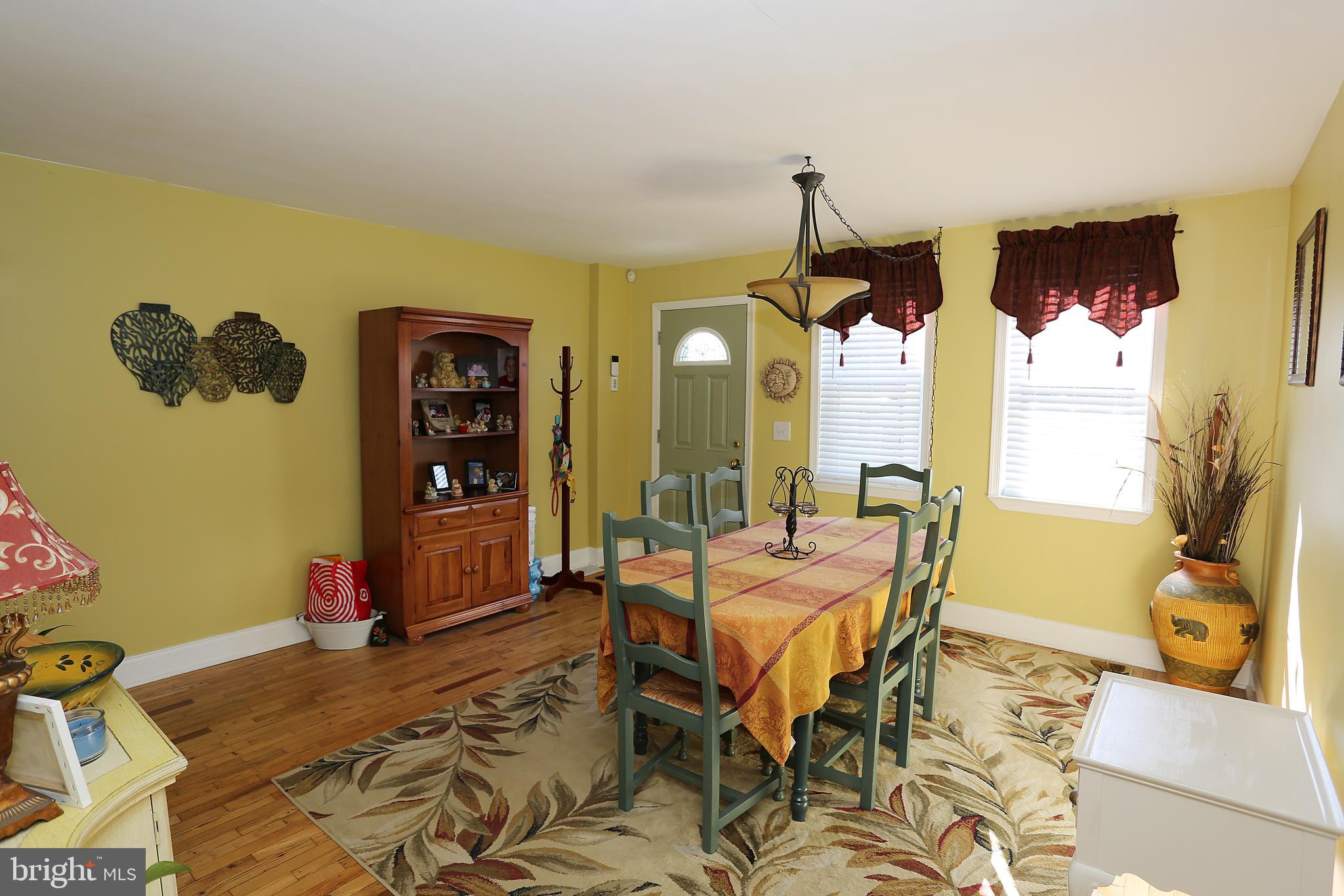 1676 Yakona Road Baltimore, MD 21286 - Photo 4 of 23 Gallery Image 4