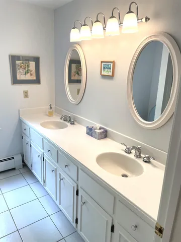 $850,000 | 2 Toon Lane, Lee, NH 03861