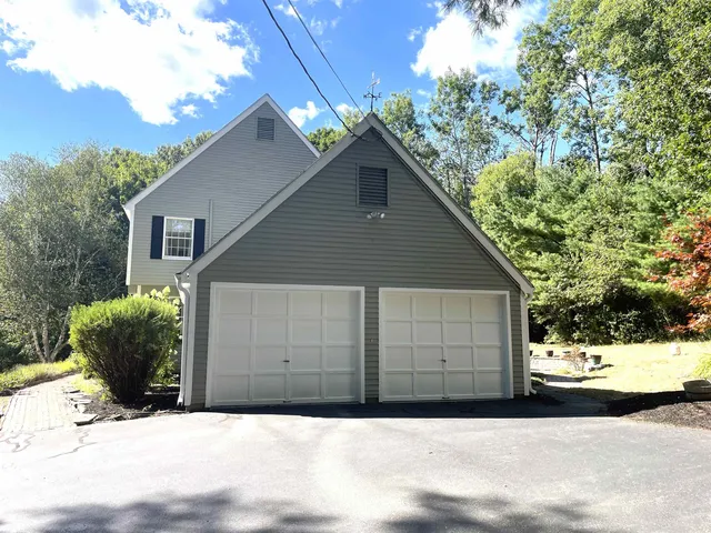 $850,000 | 2 Toon Lane, Lee, NH 03861