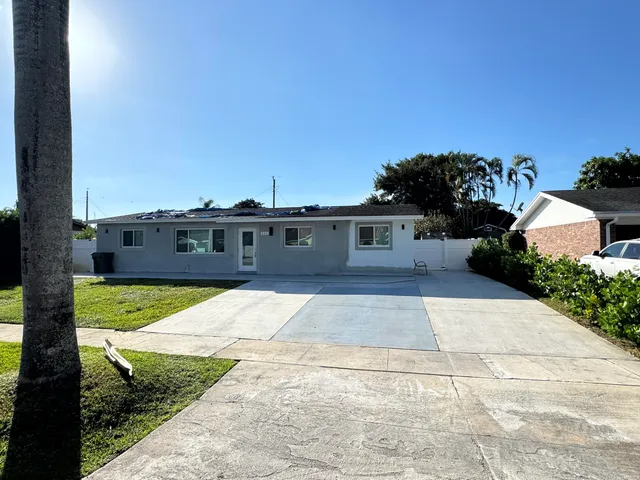 $1,300 | 441 San Mateo Drive, Palm Springs, FL 33461