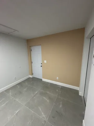 $1,200 | 441 San Mateo Drive, Palm Springs, FL 33461