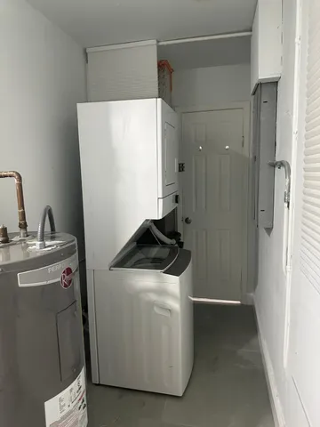 $1,200 | 441 San Mateo Drive, Palm Springs, FL 33461