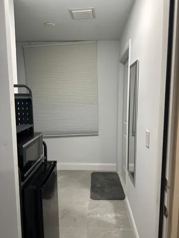 $1,200 | 441 San Mateo Drive, Palm Springs, FL 33461