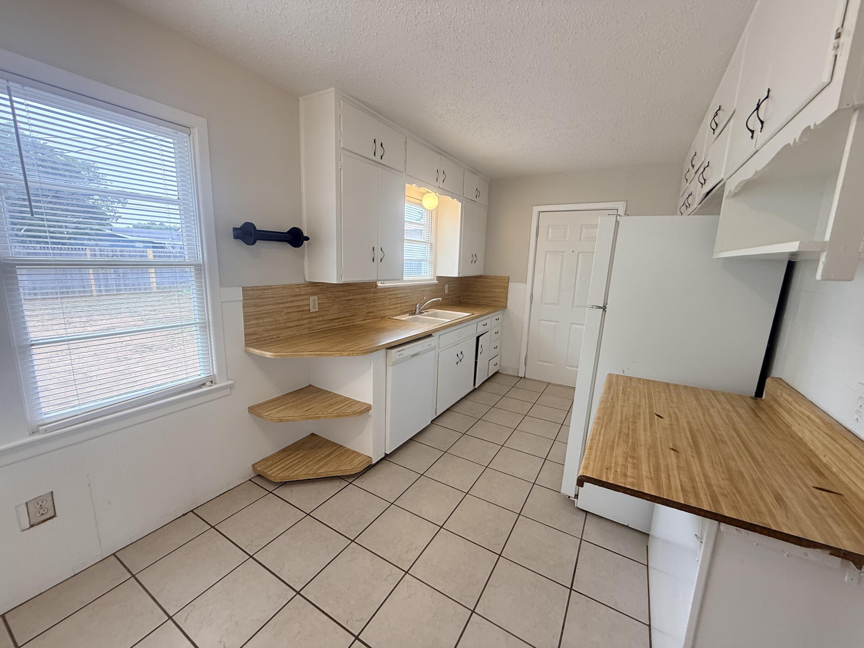2513 43rd Street Lubbock, TX 79413 - Photo 7 of 11 IMG_0062