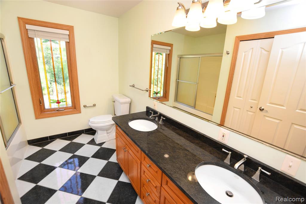 2182 Wiggins Road Fenton, MI 48430 - Photo 16 of 28 Gallery Image 16