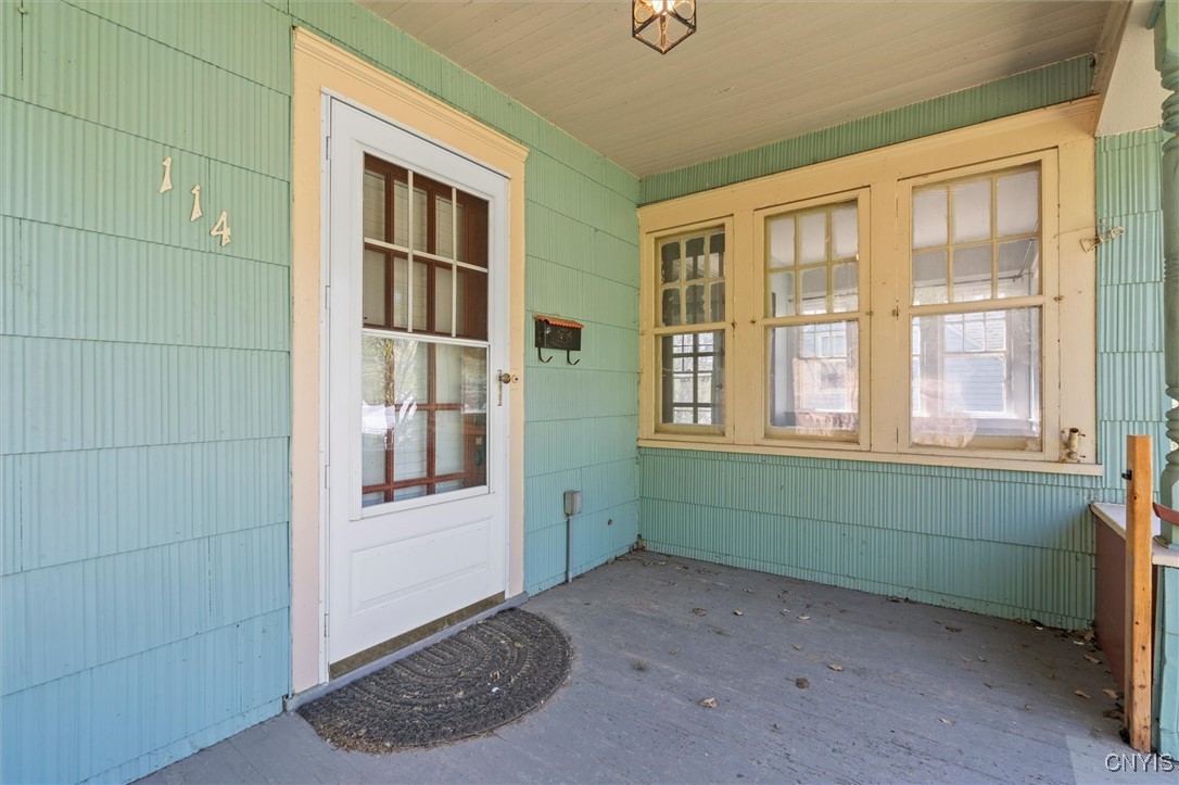 114 Phelps Place Syracuse, NY 13205 - Photo 3 of 31