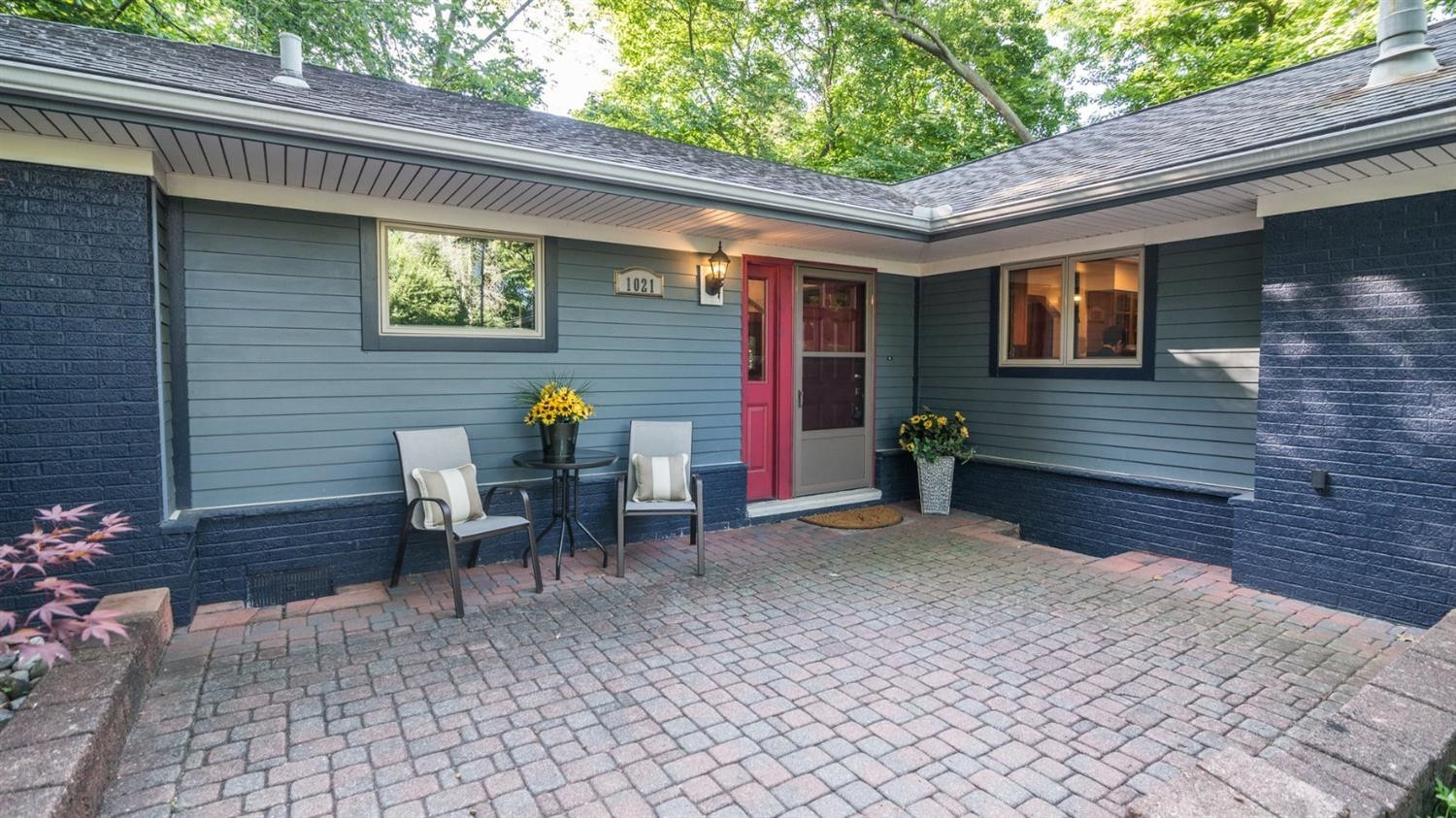 1021 Robin Road Ann Arbor, MI 48103 - Photo 3 of 43 Photo 3