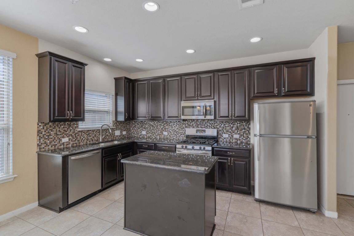 105 Checkerspot Court Georgetown, TX 78626 - Photo 8 of 33