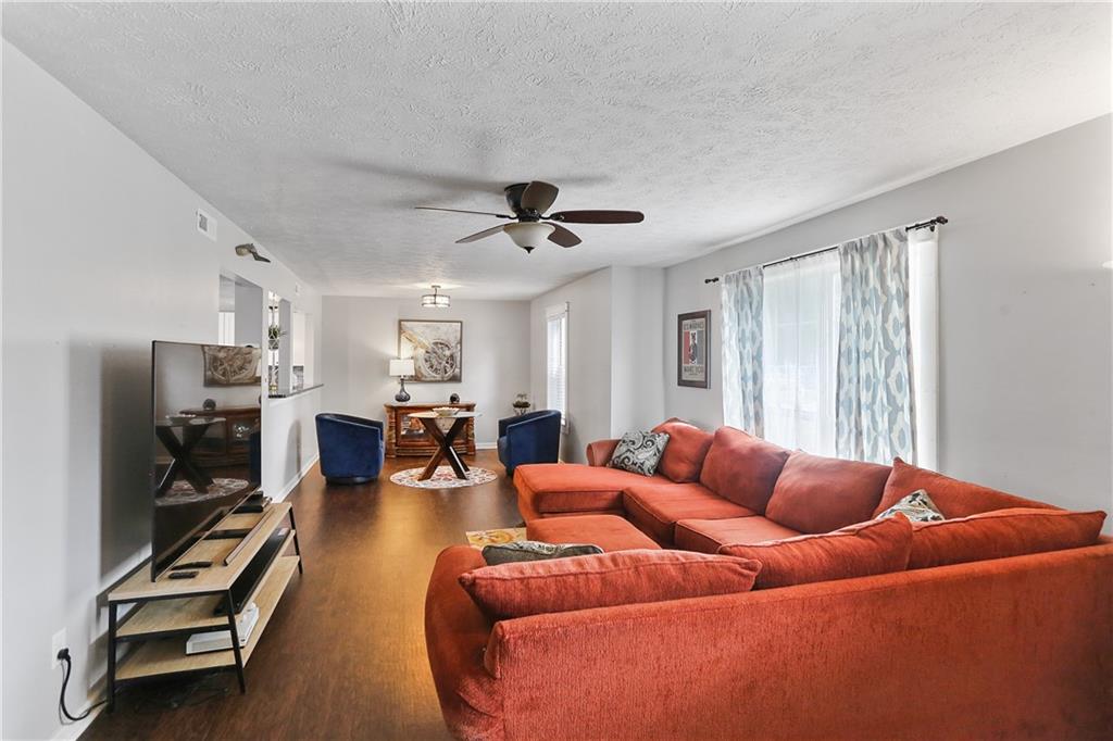 3054 Fry Road Greenwood, IN 46142 - Photo 4 of 30 Gallery Image 4
