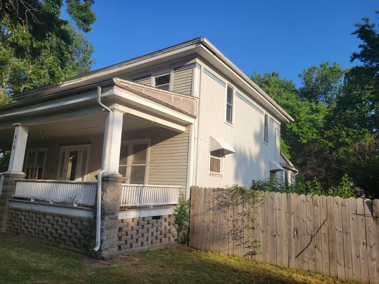 819 East 7th Avenue Winfield, KS 67156 - Photo 2 of 8