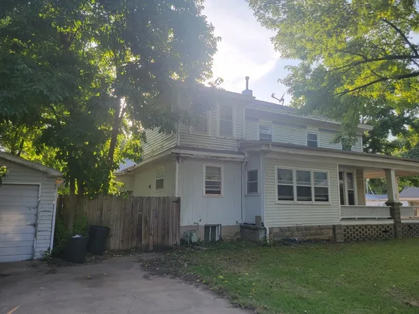 $99,900 | 819 East 7th Avenue, Winfield, KS 67156