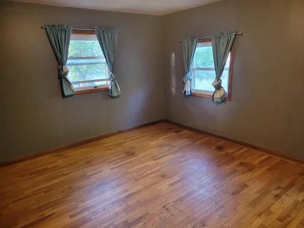 $99,900 | 819 East 7th Avenue, Winfield, KS 67156