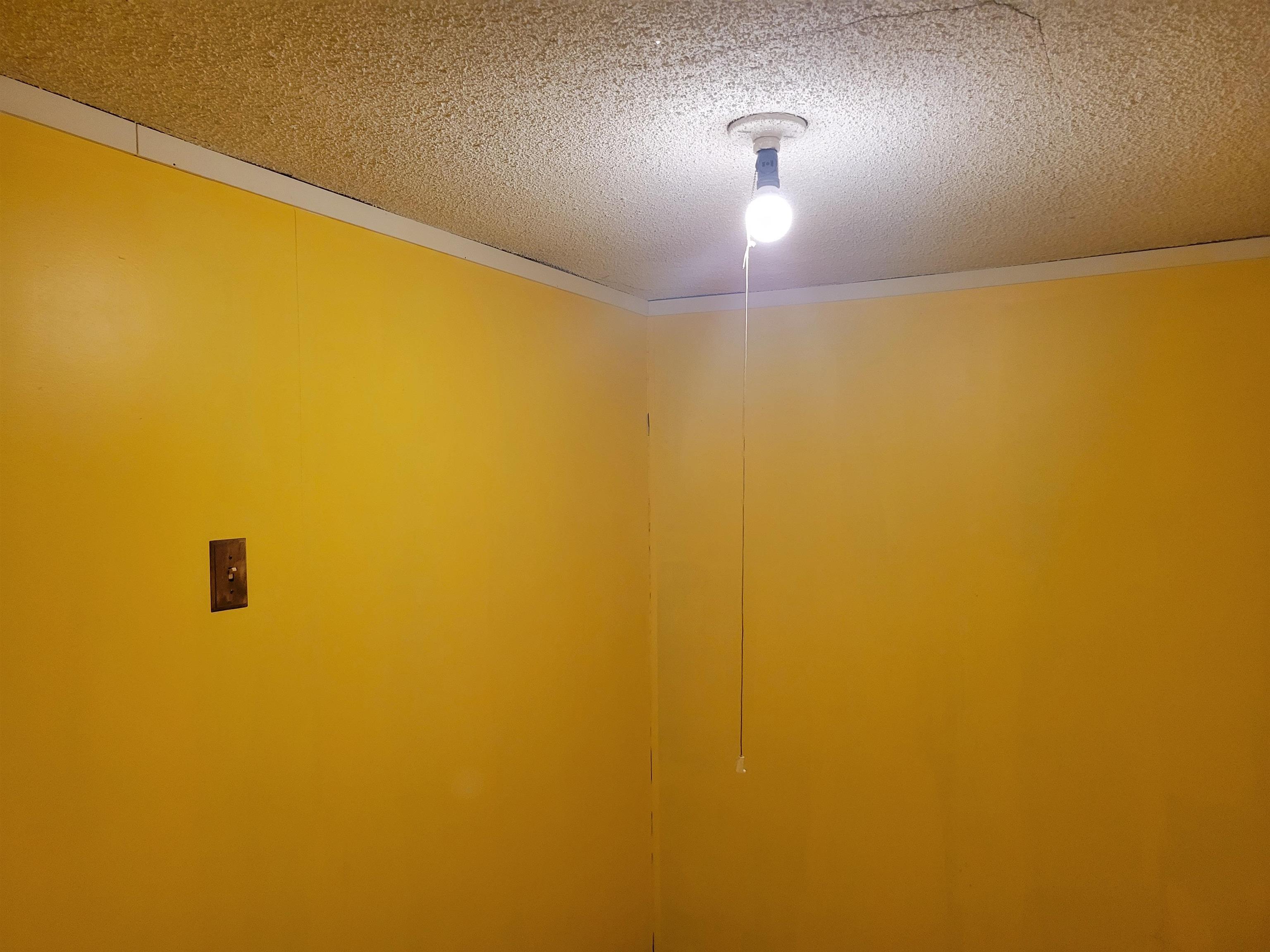 819 East 7th Avenue Winfield, KS 67156 - Photo 7 of 8